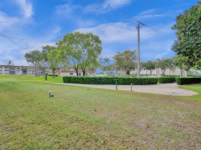 8962 S Hollybrook Boulevard 303, Pembroke Pines, FL 33025
