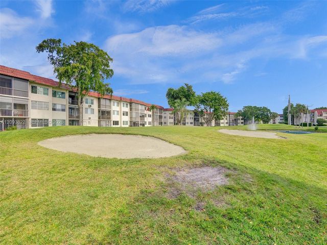 8962 S Hollybrook Boulevard 303, Pembroke Pines, FL 33025
