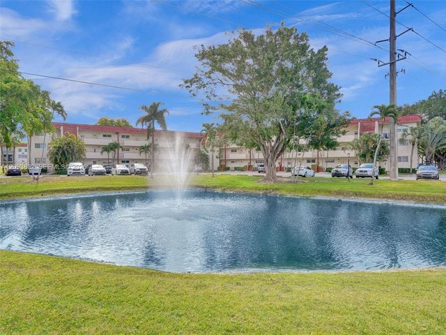 8962 S Hollybrook Boulevard 303, Pembroke Pines, FL 33025