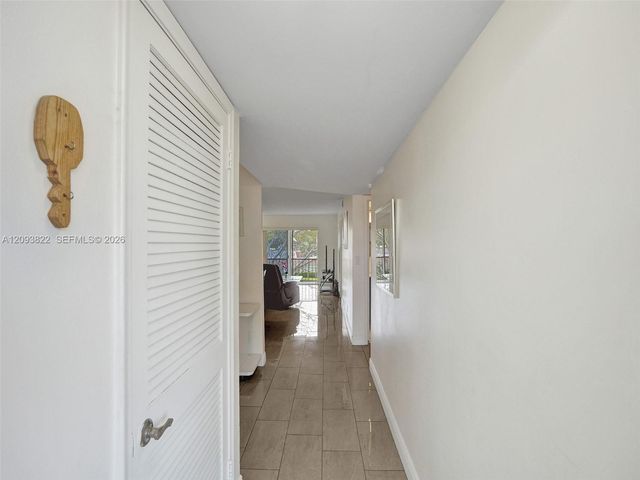 8962 S Hollybrook Boulevard 303, Pembroke Pines, FL 33025