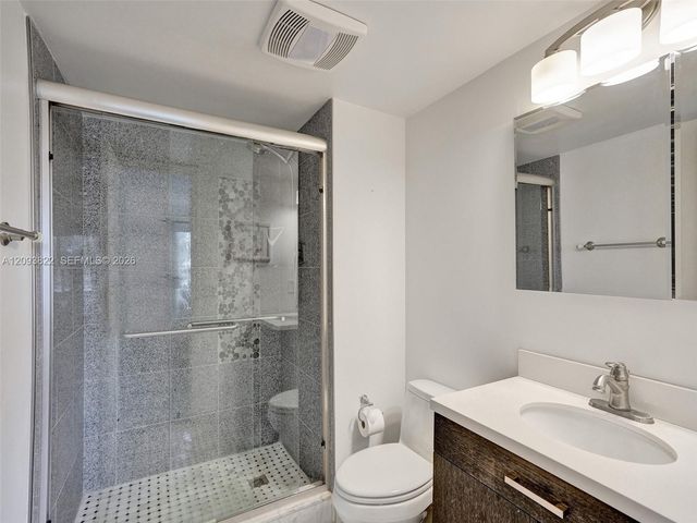 8962 S Hollybrook Boulevard 303, Pembroke Pines, FL 33025