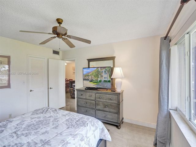 8962 S Hollybrook Boulevard 303, Pembroke Pines, FL 33025