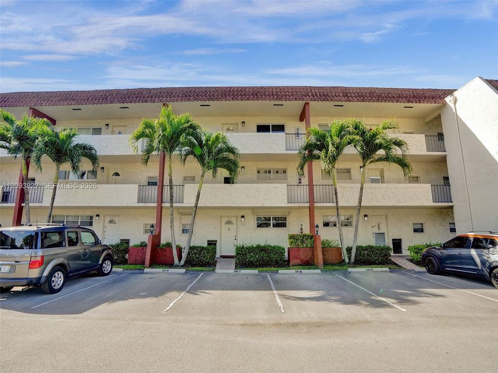 8962 S Hollybrook Boulevard 303, Pembroke Pines, FL 33025