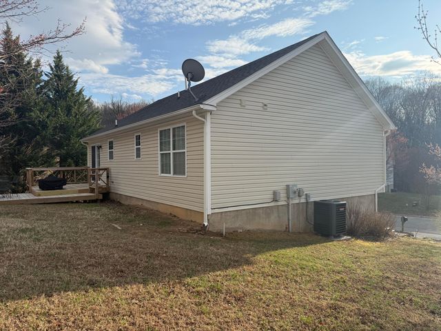 2421 Deerfield CT, Roanoke, VA 24014