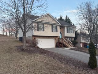 2421 Deerfield CT, Roanoke, VA 24014