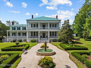 121 W King Street, Edenton, NC 27932