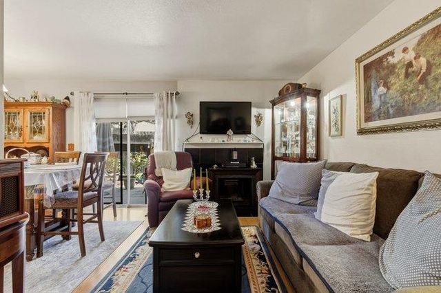 189 San Pablo Court 8, Marina, CA 93933