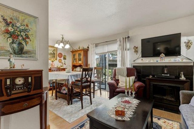 189 San Pablo Court 8, Marina, CA 93933