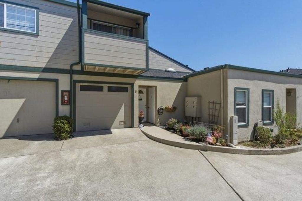 189 San Pablo Court 8, Marina, CA 93933