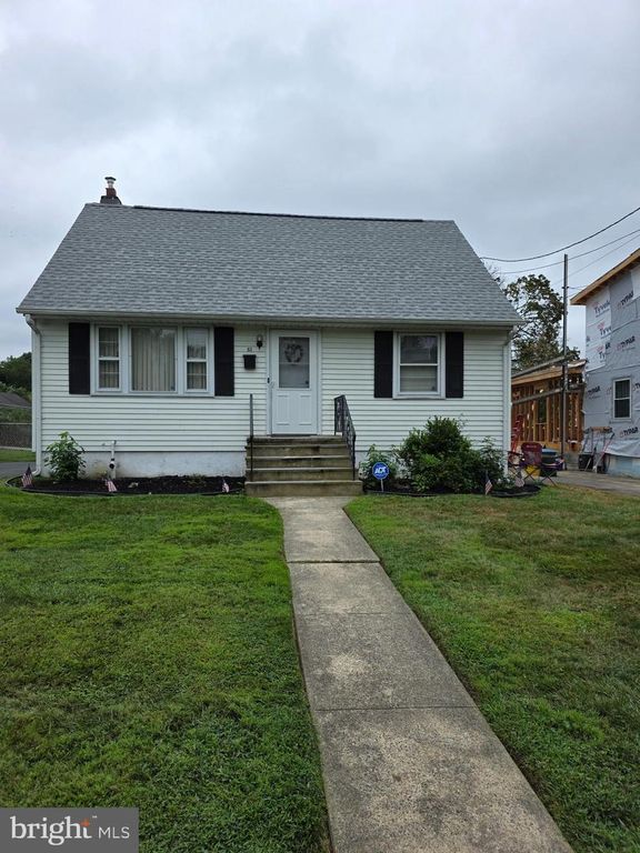 83 HELEN AVE, Lawrence, NJ 08648