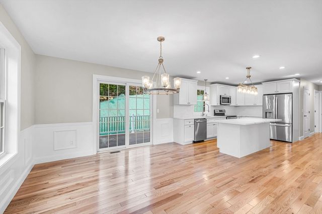 7 High Bluff, Belchertown, MA 01007