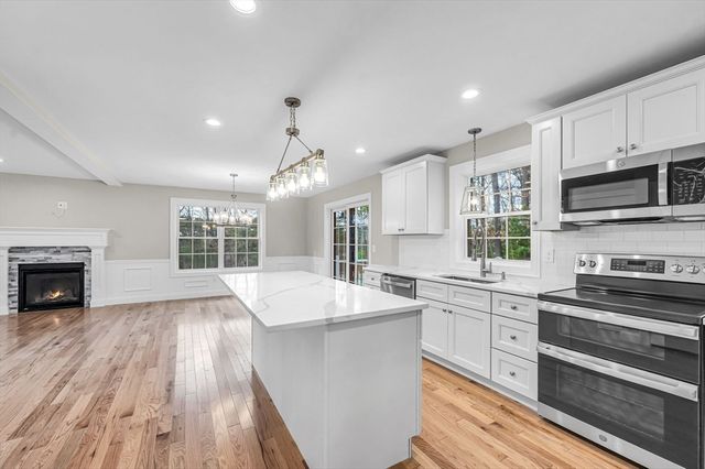 7 High Bluff, Belchertown, MA 01007