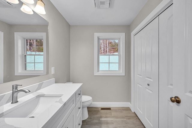 7 High Bluff, Belchertown, MA 01007