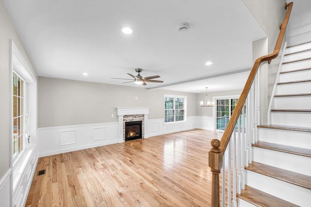 7 High Bluff, Belchertown, MA 01007