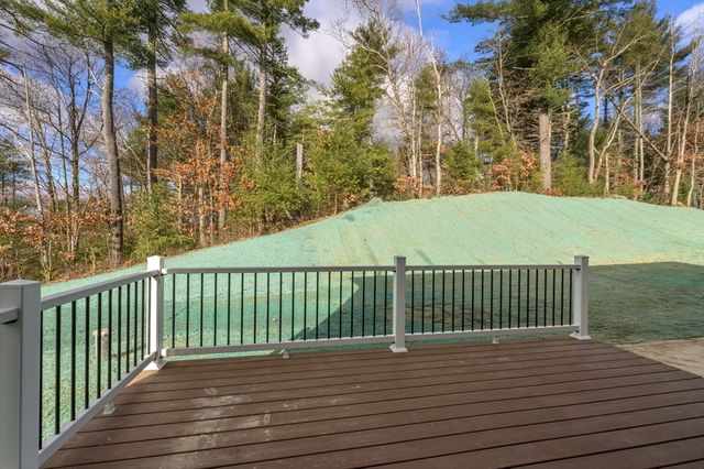7 High Bluff, Belchertown, MA 01007