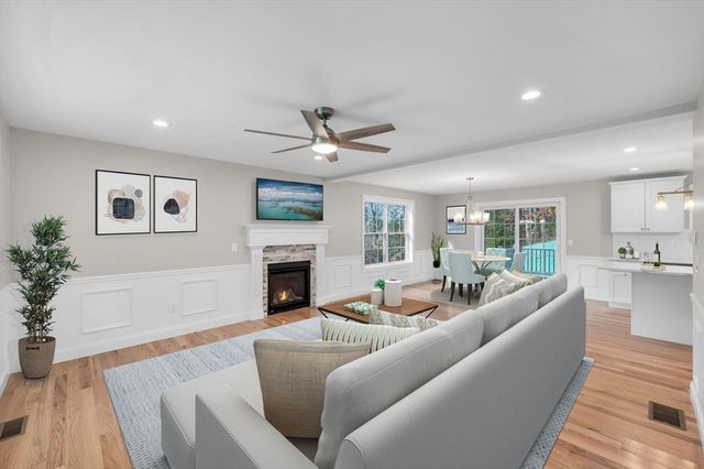 7 High Bluff, Belchertown, MA 01007