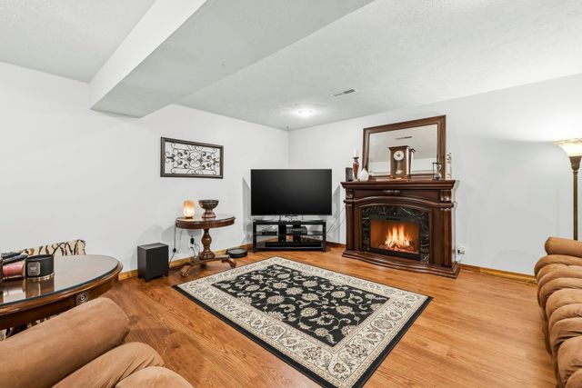 1109 Glen Oaks Drive, Nixa, MO 65714