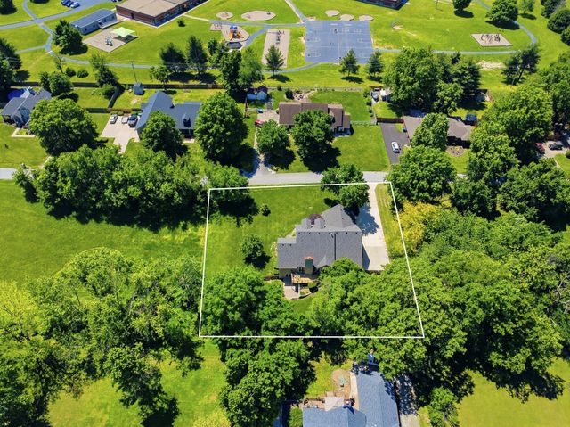 1109 Glen Oaks Drive, Nixa, MO 65714