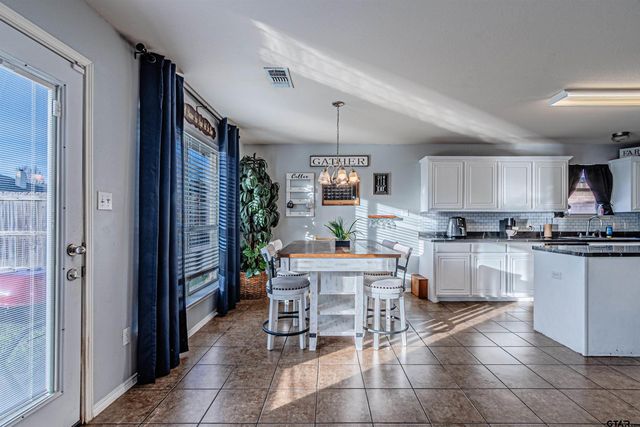 268 Cass Cir, Flint, TX 75762