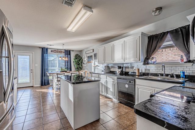 268 Cass Cir, Flint, TX 75762