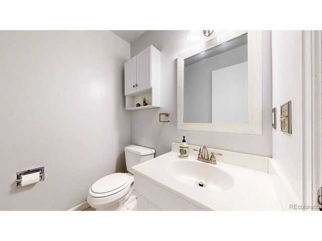 1450 S Oakland St, Aurora, CO 80012