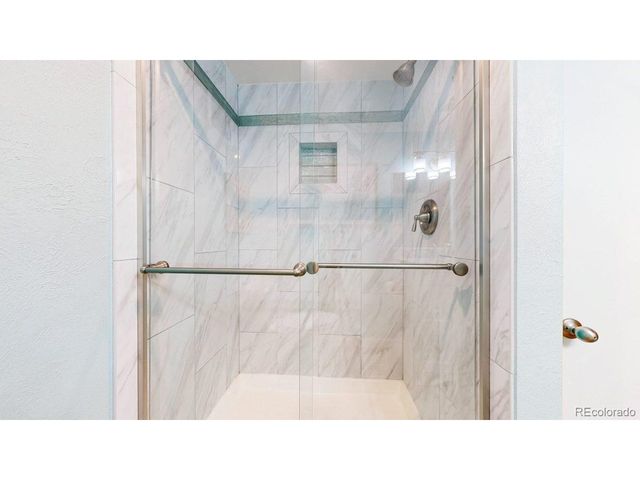 1450 S Oakland St, Aurora, CO 80012