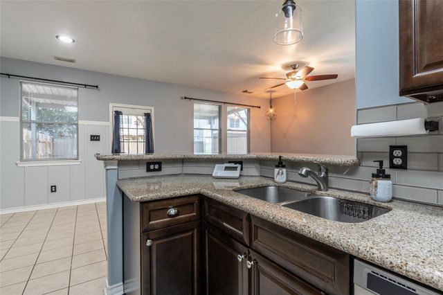 336 Capella Oaks Lane, Dickinson, TX 77539