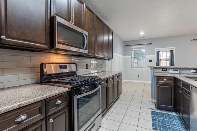 336 Capella Oaks Lane, Dickinson, TX 77539
