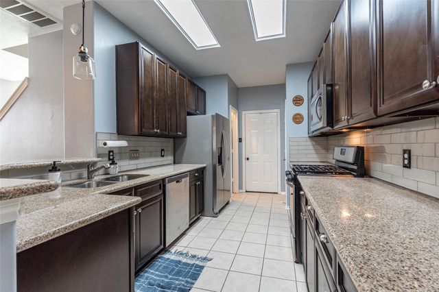 336 Capella Oaks Lane, Dickinson, TX 77539