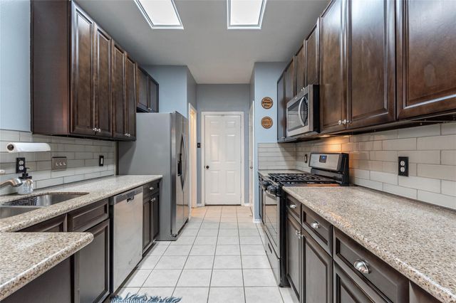 336 Capella Oaks Lane, Dickinson, TX 77539