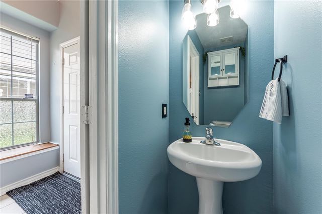 336 Capella Oaks Lane, Dickinson, TX 77539