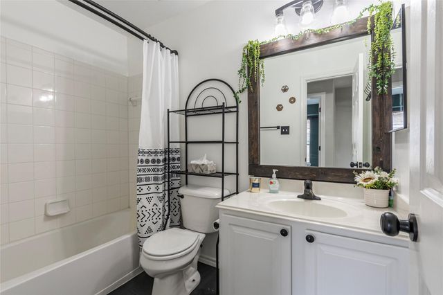 336 Capella Oaks Lane, Dickinson, TX 77539