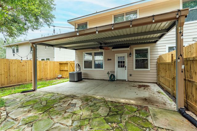 336 Capella Oaks Lane, Dickinson, TX 77539