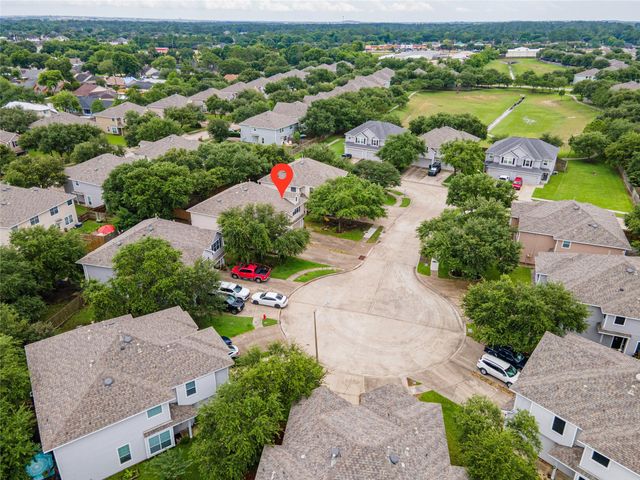 336 Capella Oaks Lane, Dickinson, TX 77539