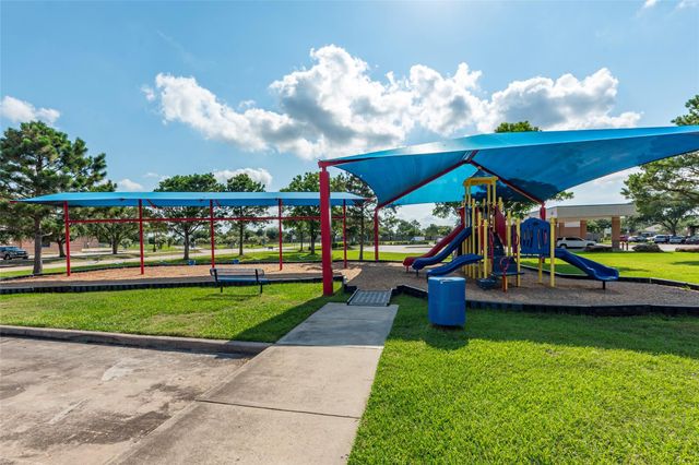 336 Capella Oaks Lane, Dickinson, TX 77539