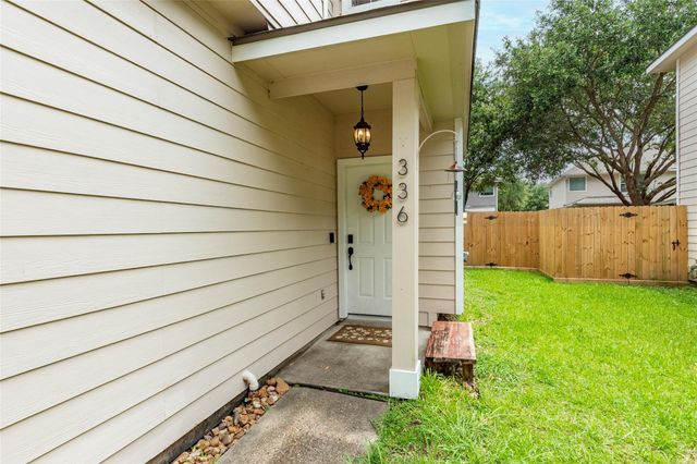 336 Capella Oaks Lane, Dickinson, TX 77539