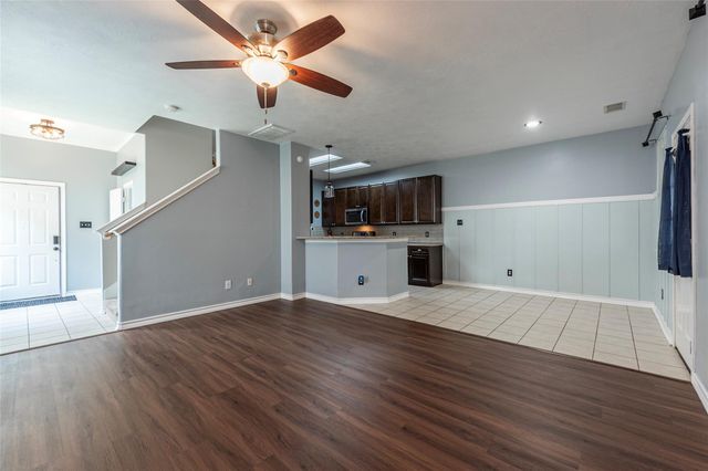336 Capella Oaks Lane, Dickinson, TX 77539
