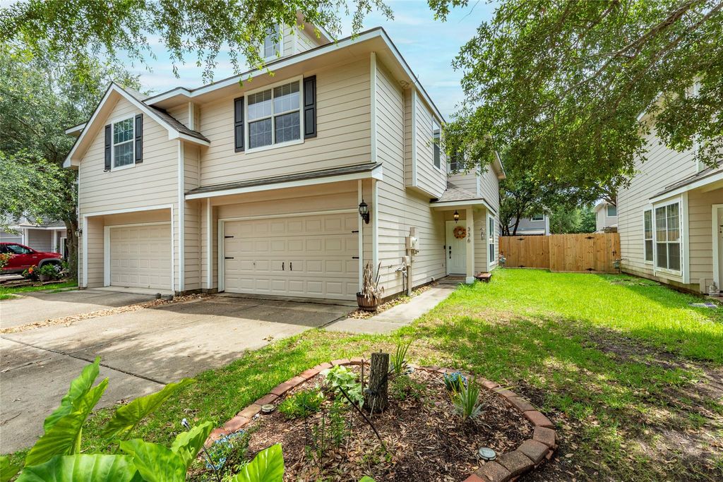 336 Capella Oaks Lane, Dickinson, TX 77539