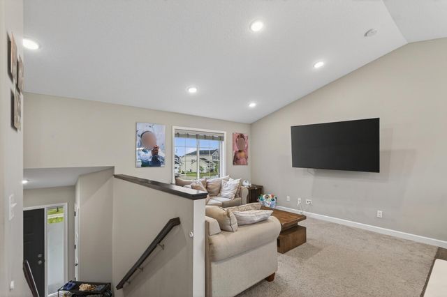1333 Oak Ridge Street, Hanover, MN 55341