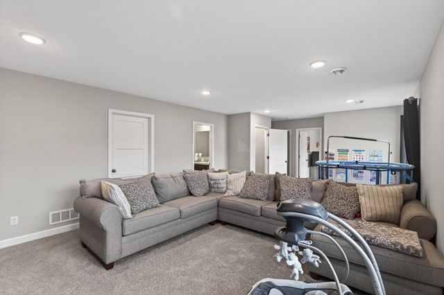 1333 Oak Ridge Street, Hanover, MN 55341
