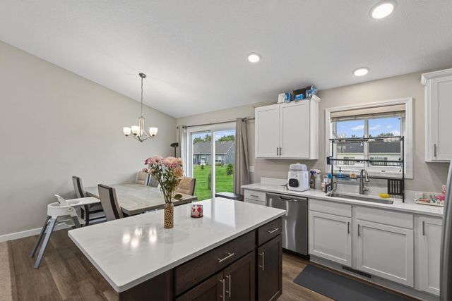 1333 Oak Ridge Street, Hanover, MN 55341
