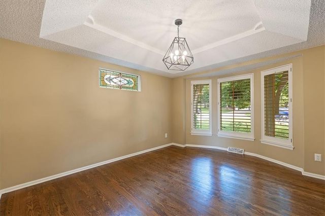 804 Tam O Shanter Drive, Kansas City, MO 64145