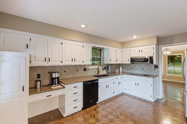 804 Tam O Shanter Drive, Kansas City, MO 64145