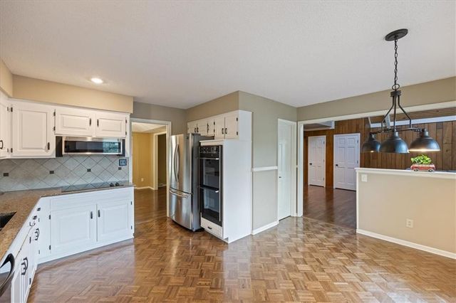 804 Tam O Shanter Drive, Kansas City, MO 64145