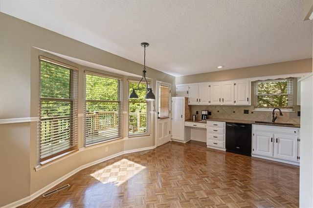 804 Tam O Shanter Drive, Kansas City, MO 64145
