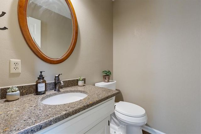 804 Tam O Shanter Drive, Kansas City, MO 64145