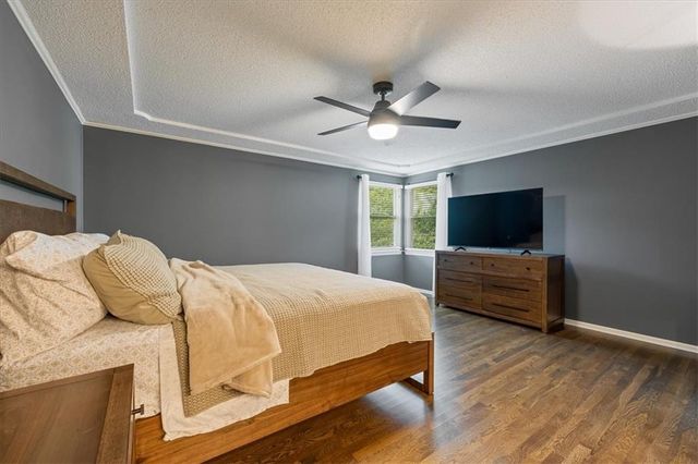 804 Tam O Shanter Drive, Kansas City, MO 64145