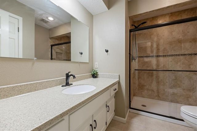 804 Tam O Shanter Drive, Kansas City, MO 64145