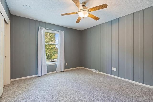 804 Tam O Shanter Drive, Kansas City, MO 64145