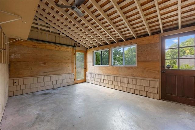 804 Tam O Shanter Drive, Kansas City, MO 64145